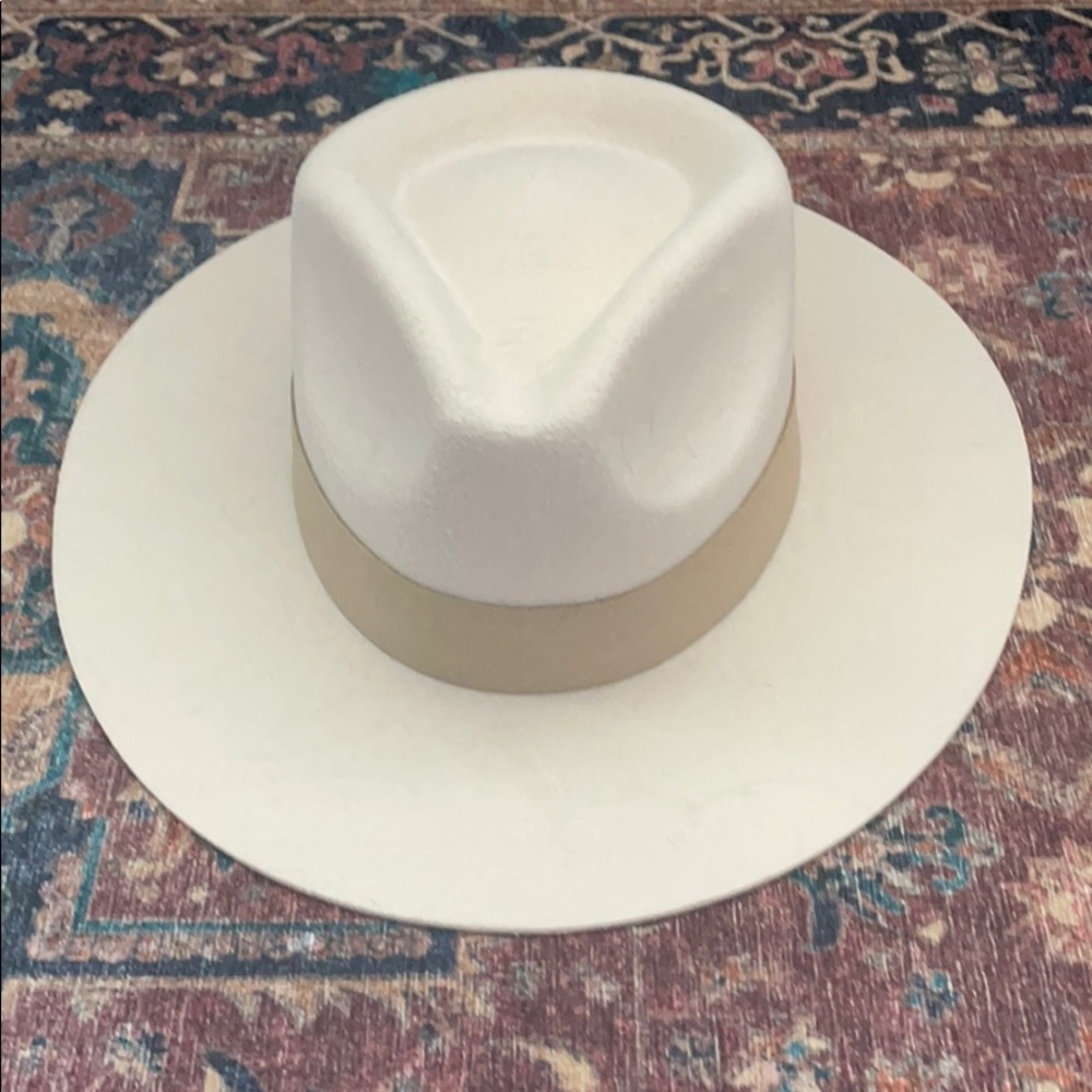 Teresa Foglia x Curateur Hat